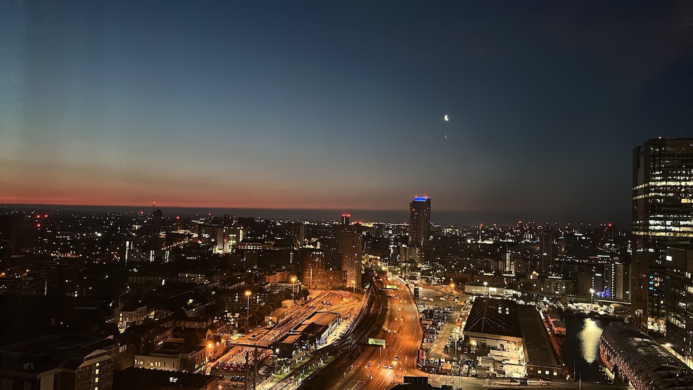 Stunning View 2 Bed Apartment - Canary Wharf City