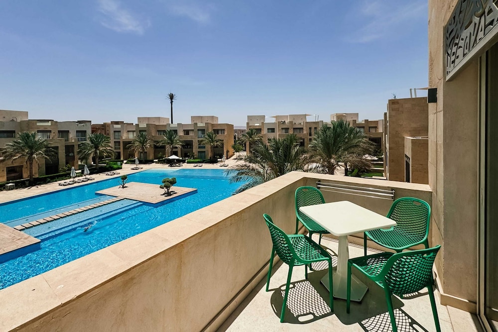 Xuru Stays I Exotic 1bdr w/ Outdoor Terrace Pool & Beach Access