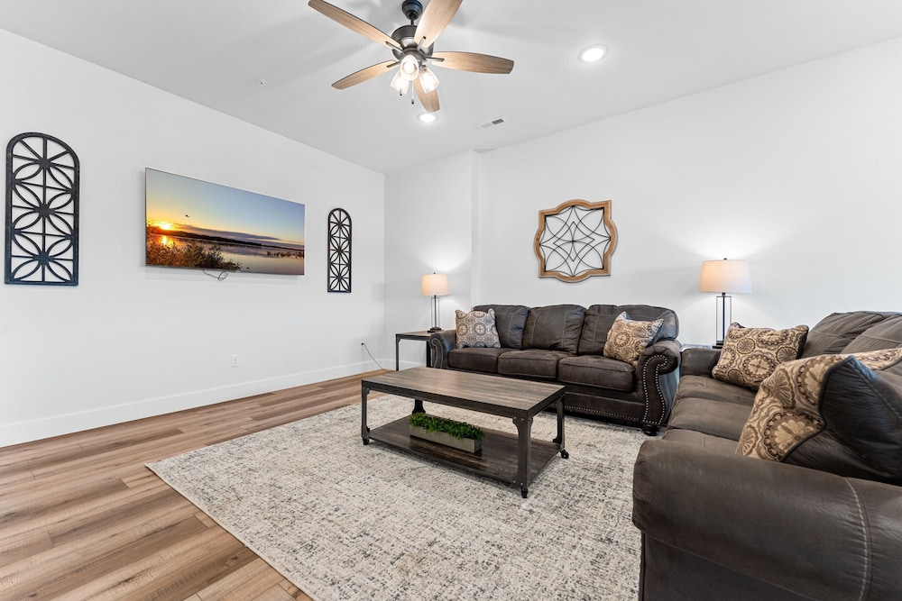 Cm132-6 -summer Breeze- Sleeps 17 6 Bedroom Home