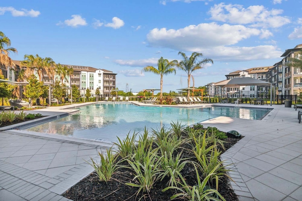 Landing Apartments near Sun City Center and Riverview