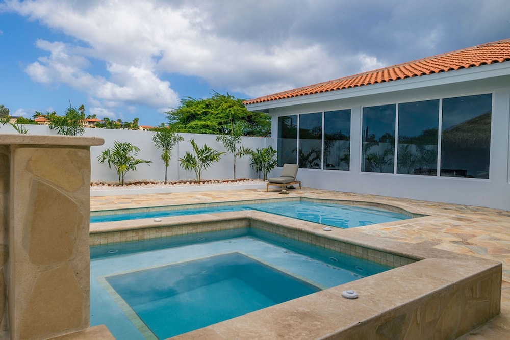 The Court Villa - 8 Bed 8 5 Bath