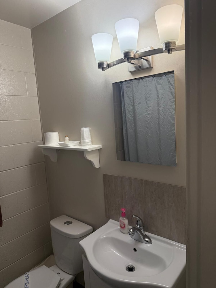 Athabasca Hillside Motel