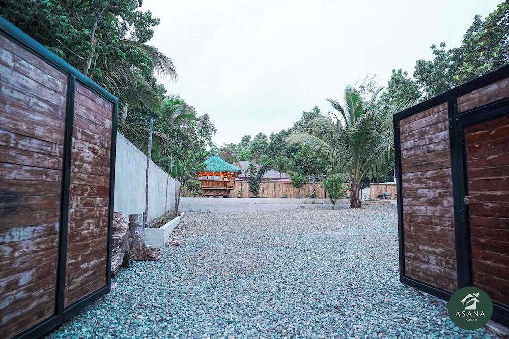 Modern Tropical 2BR Villa & Pool Retreat in Amadeo