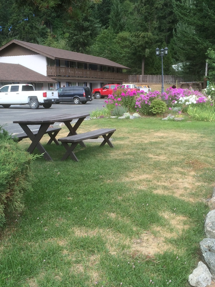 Canyon Alpine Motel