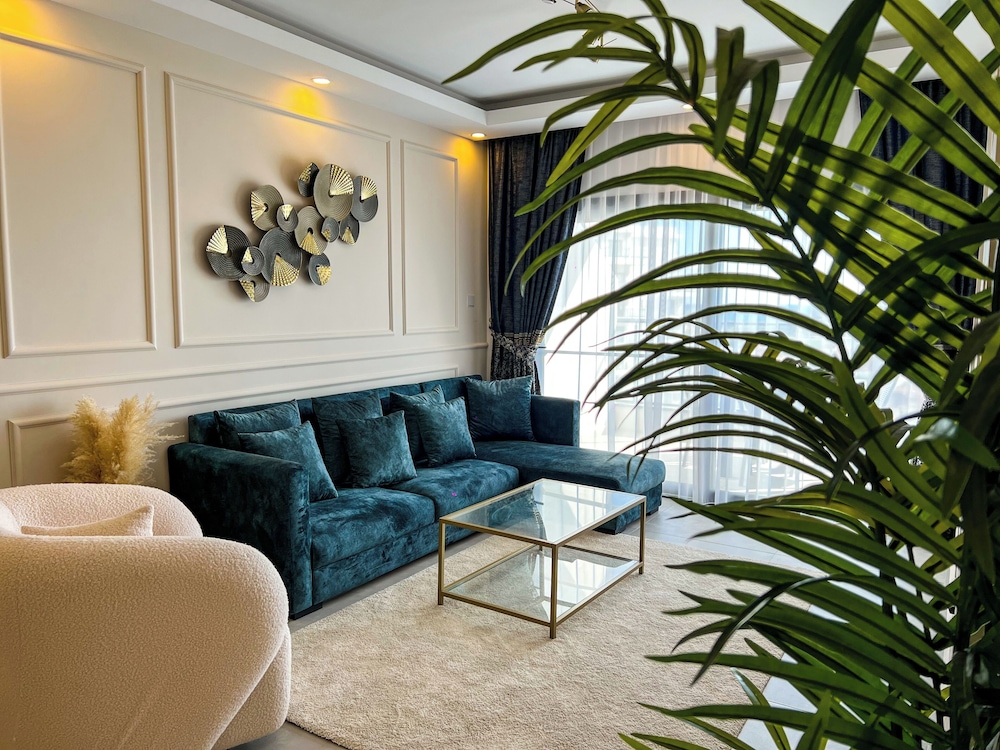 Isabella Pool Apartments
