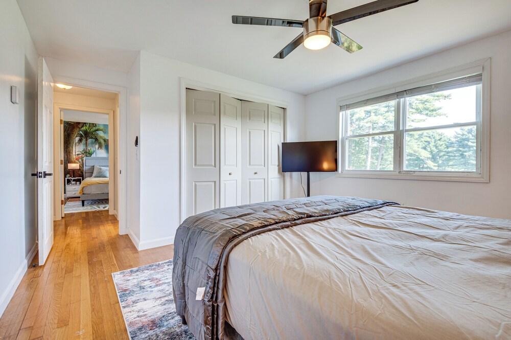 Golf, Hike & Explore: Family Home in Pembroke!