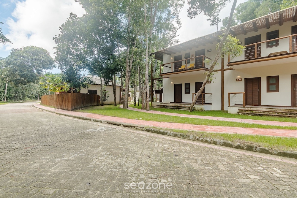 Houses in the Ecovillage D'ajuda Condominium - EVL