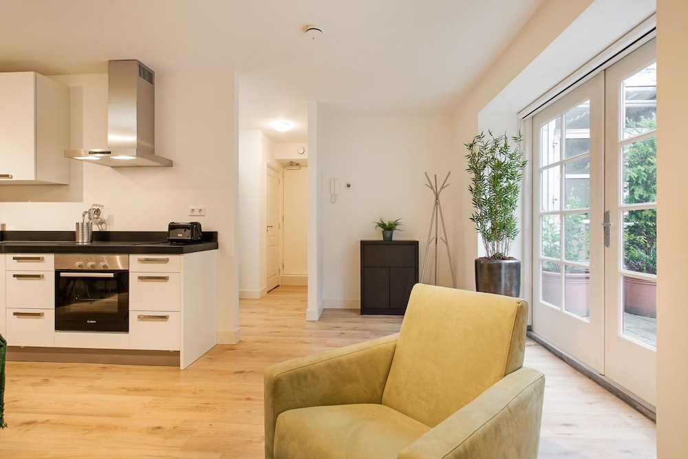 Canal Garden Apartment