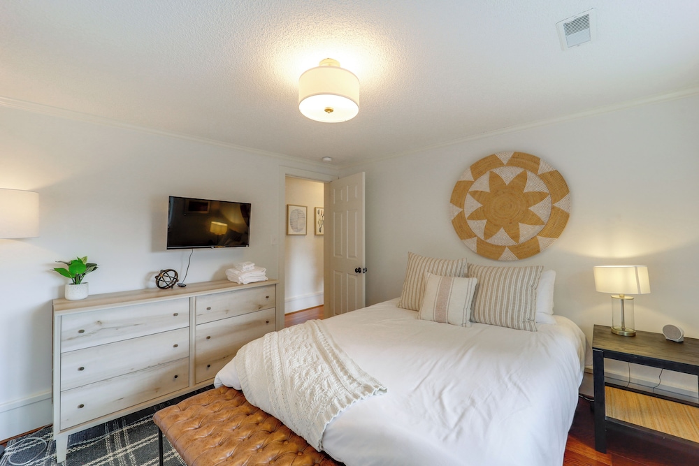 Shop, Dine & Unwind: Dtwn Blowing Rock Retreat!