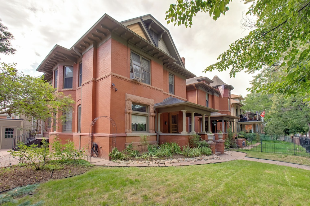 Victorian-style Cheesman Park Apt - 2 Mi to Dtwn