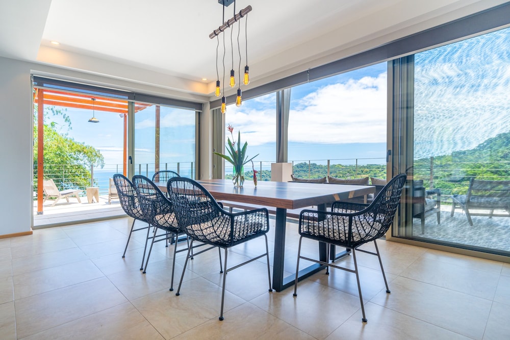 Tropical Oceanview Retreat 11br for 27 Guests