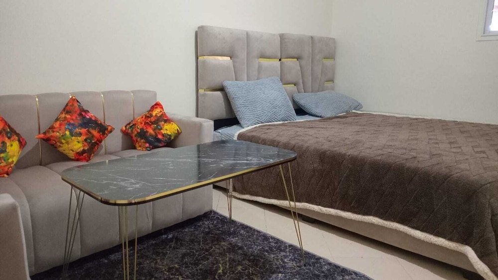 Clean & Cozy Room in Aïn Chock, Casa Nearshore