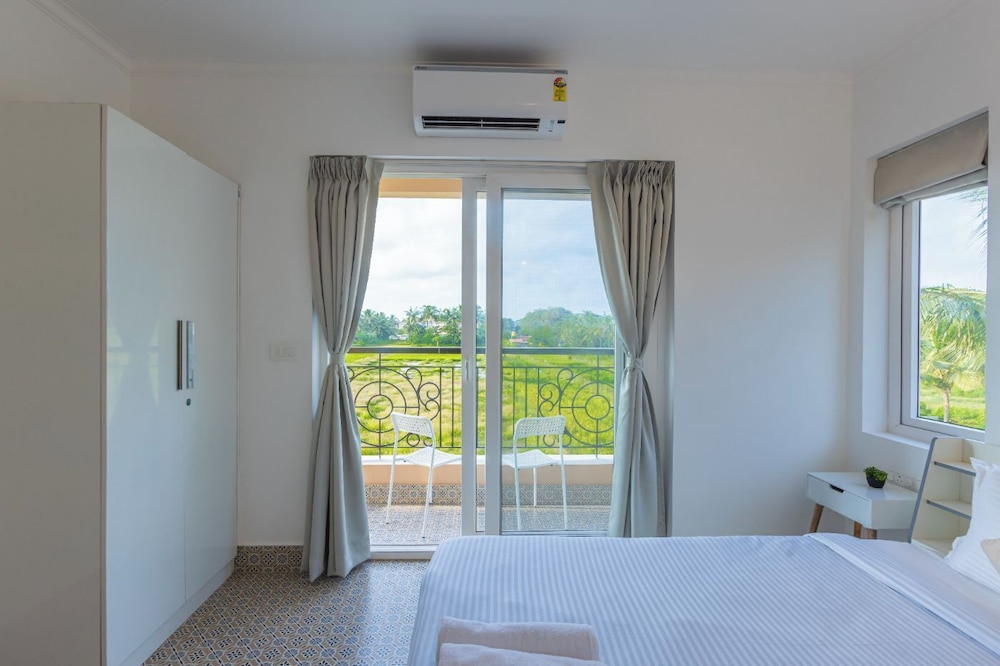 Palm Retreat 1BHK Pool & Field Views