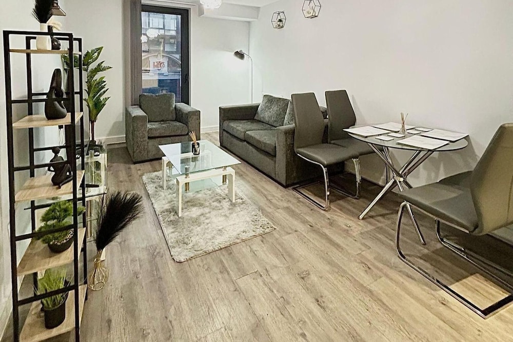 2br-sleeps4-citycentre-parking-rooftop