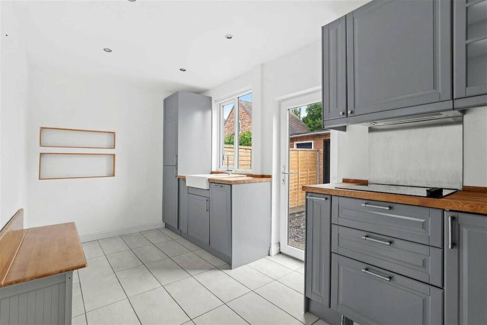 1-bed Home for 2, Parking, Garden & Great Location