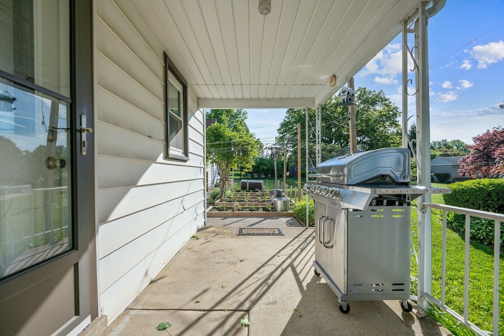 "sweet Serenity" Stay 10 Minutes From Hershey 3 Bedroom Home by RedAwning view 3