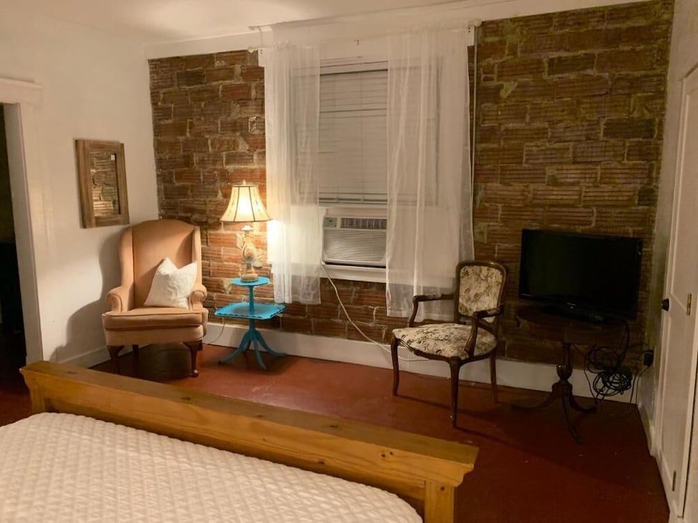 Historic Whiting Hotel Suites - Property Image 91