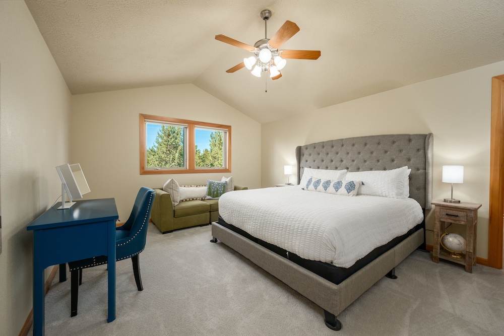Family-Friendly Dara Oaks Home with Private Hot Tub and BBQ on the Deck by RedAwning