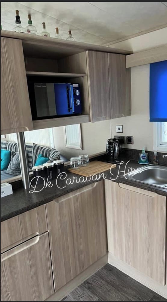 Luxury Caravan in Towyn North Wales view 5