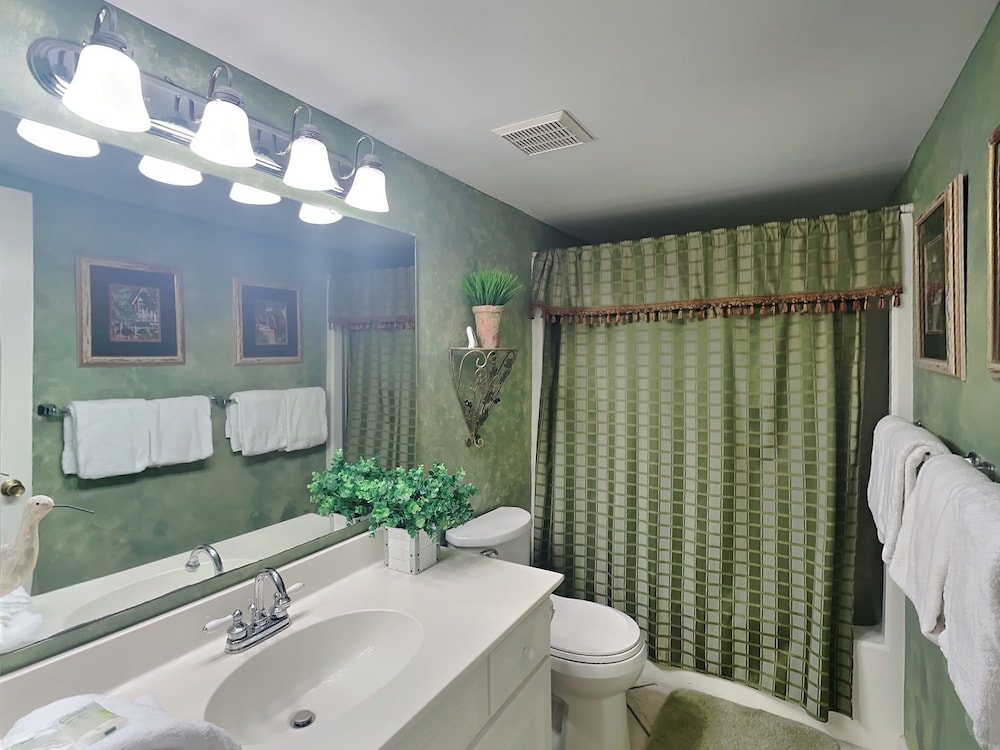 Emerald Isle #400 by Southern Vacation Rentals