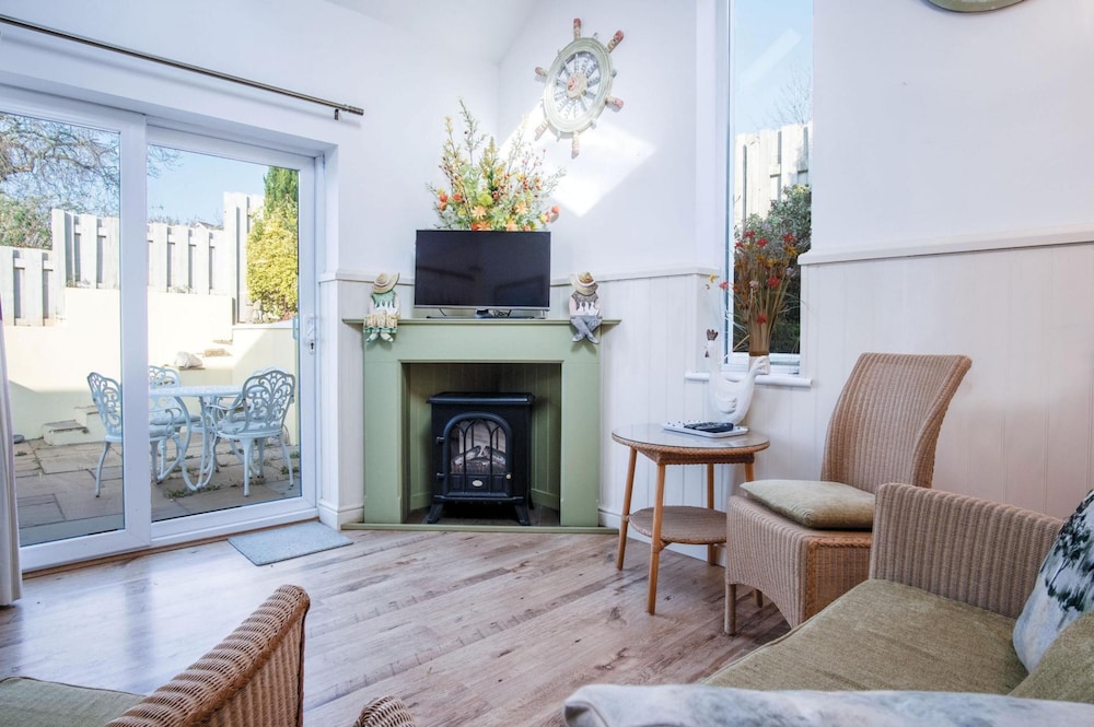 Bee Happy - 1 Bedroom Holiday Home - Saundersfoot view 4