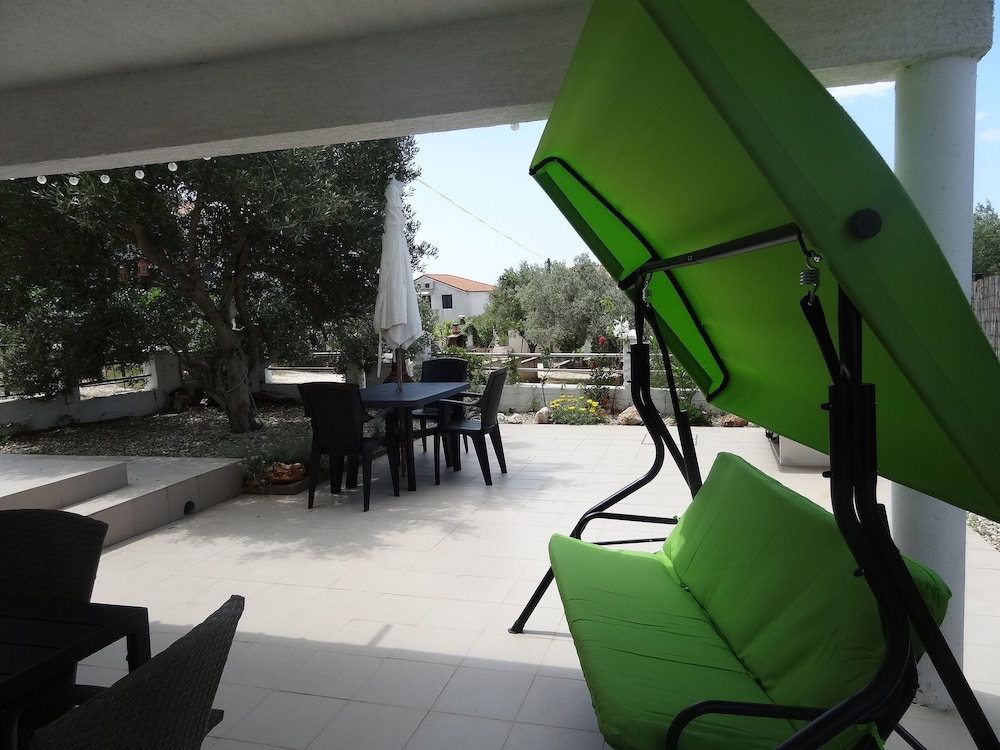 Photo 8
