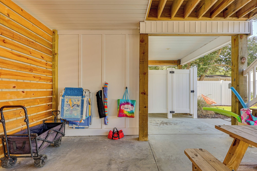 < 1 Mi to Beach: Home w/ Pool in Oak Island!
