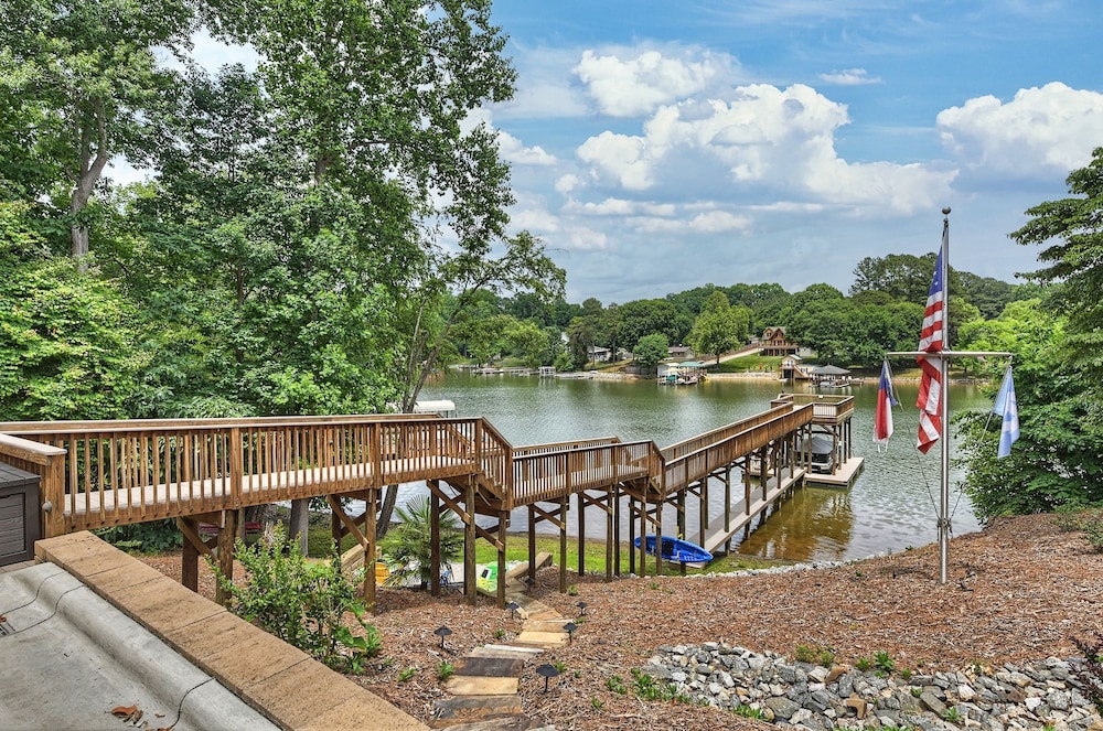 Butler Bliss by Avantstay Private Dock Views