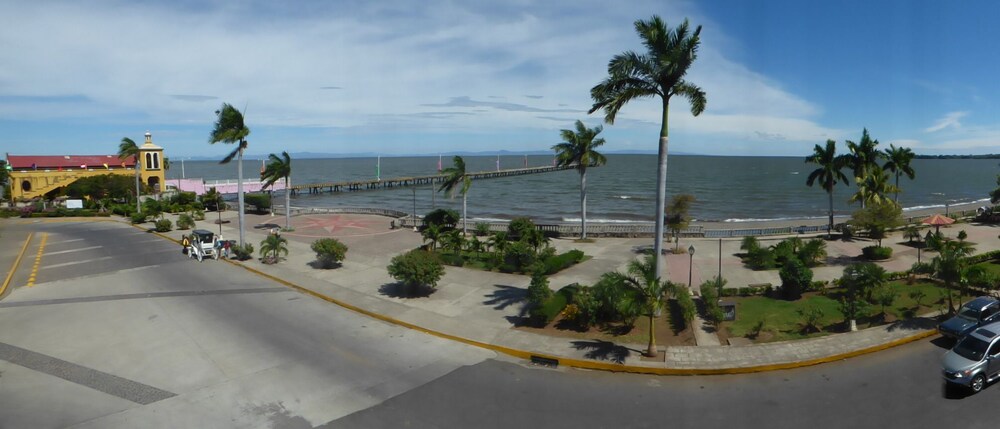 Granada Vacations - Hostal Surfing Donkey At The Lake - Hostel - Property Image 5