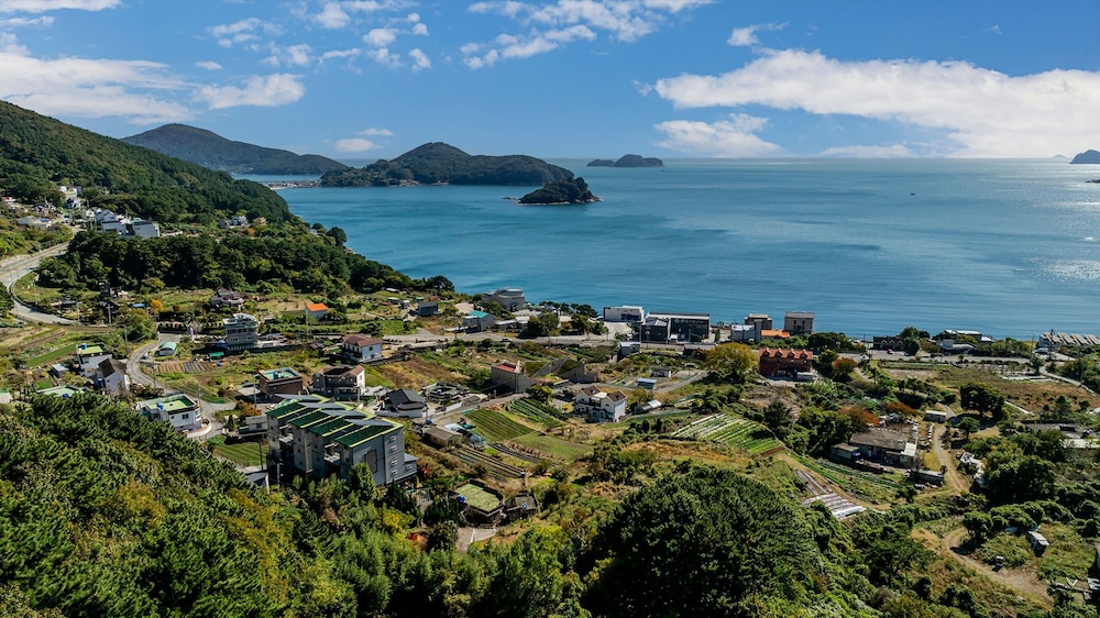 Geoje Pension Kan Pool Villa
