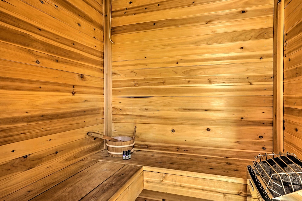 1 Mi to Heavenly Ski Resort: Retreat w/ Hot Tub