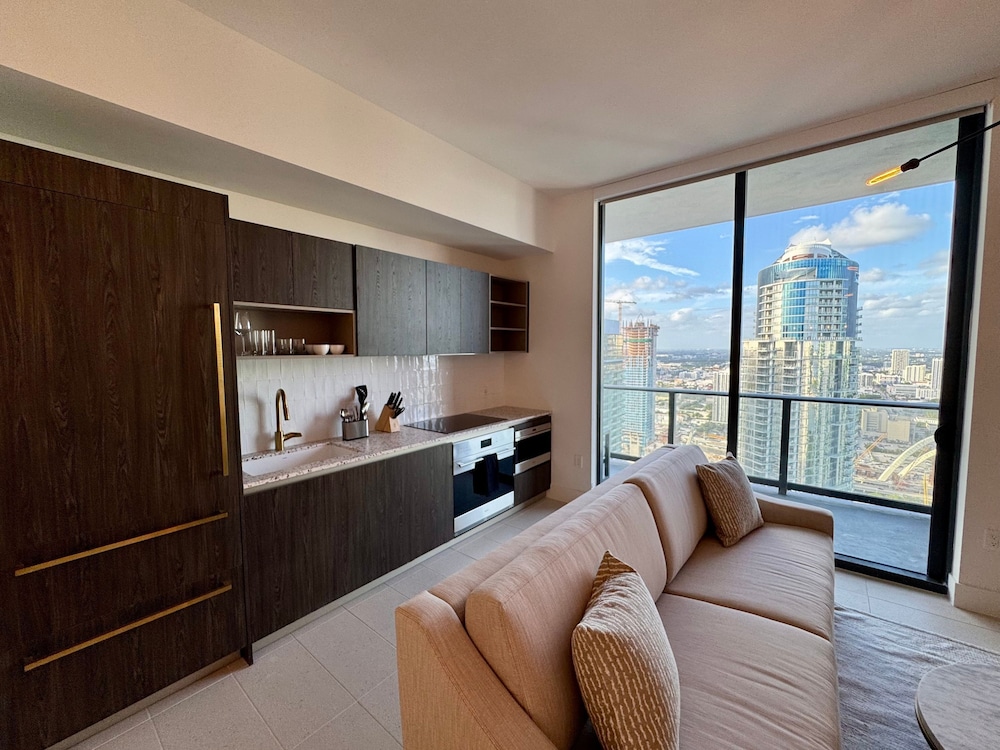 Sky-high Luxury in Downtown Miami