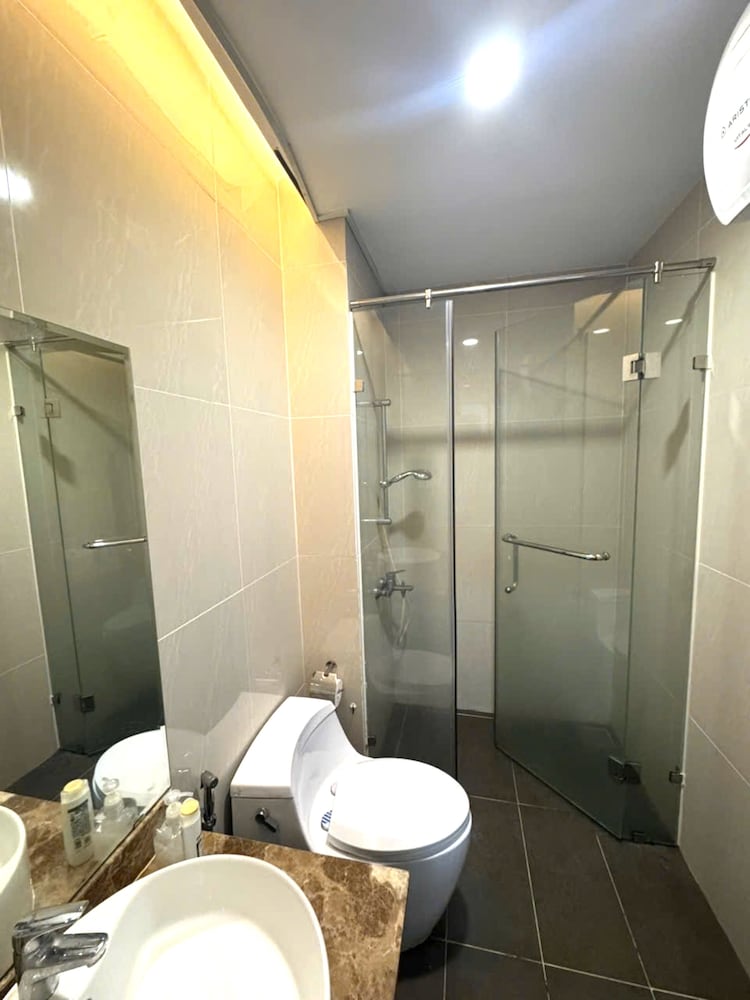 Diamond Suite Golden King