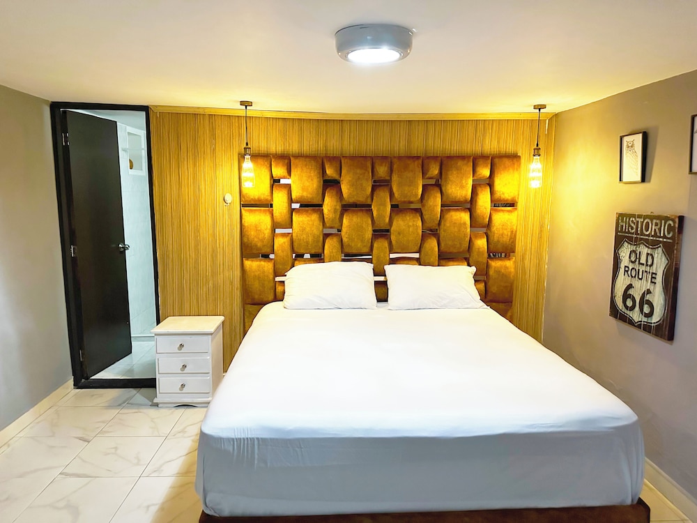 PROMO 18 BDRM Building, Pool+ 5Jacuzzis at Poblado