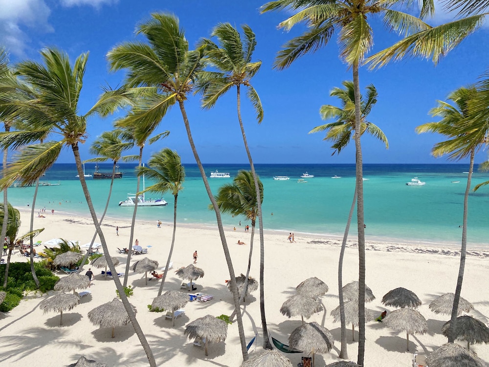 Los Corales Tropical Beach Resort & SPA