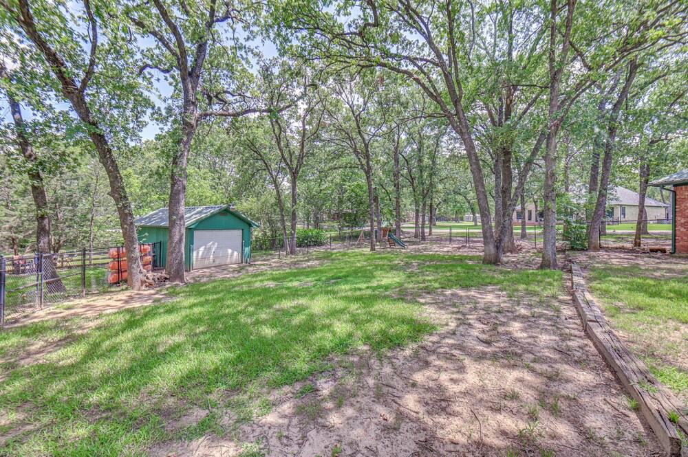 Home w/ Lake Texoma View, Game Room & Bar