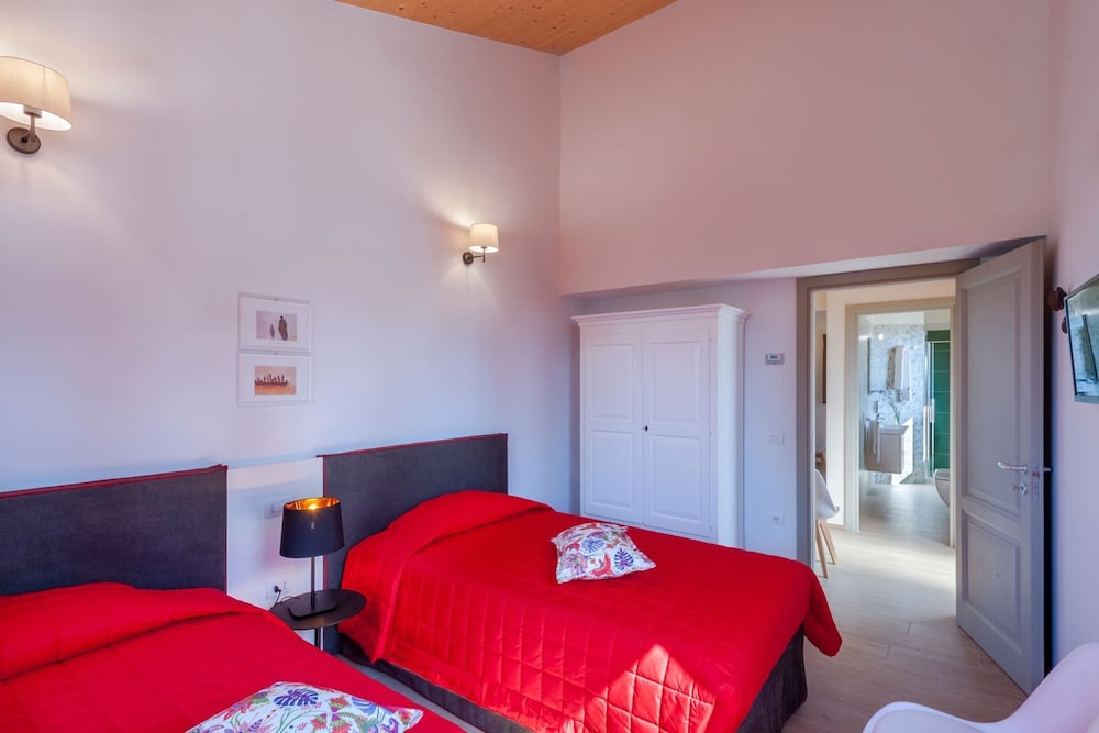 I Gelsi 12 2 by Marche Holiday Villas