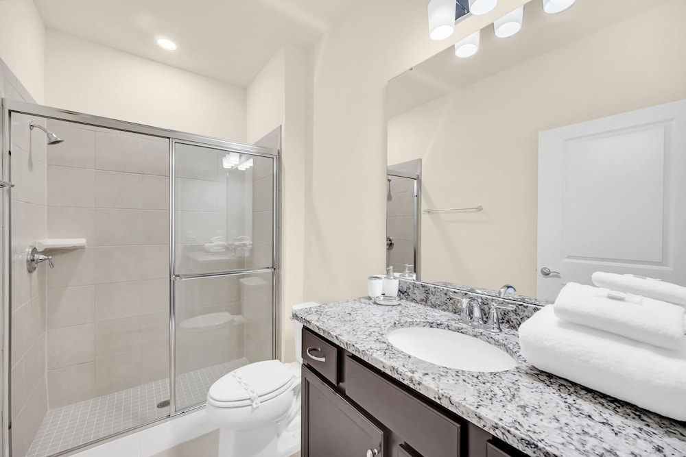 Stylish 5BR Home With Mickey Cars Rooms