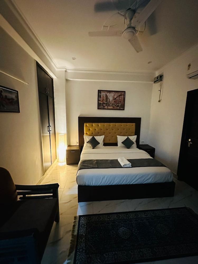 V Rooms