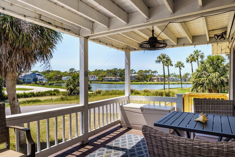 Charming 3-bed, 2-bath Home With Wonderful Views of the Golf Course