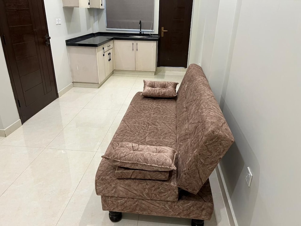 Prestige Comfort Apartments Separate Lounge With Newly Bath With Reception