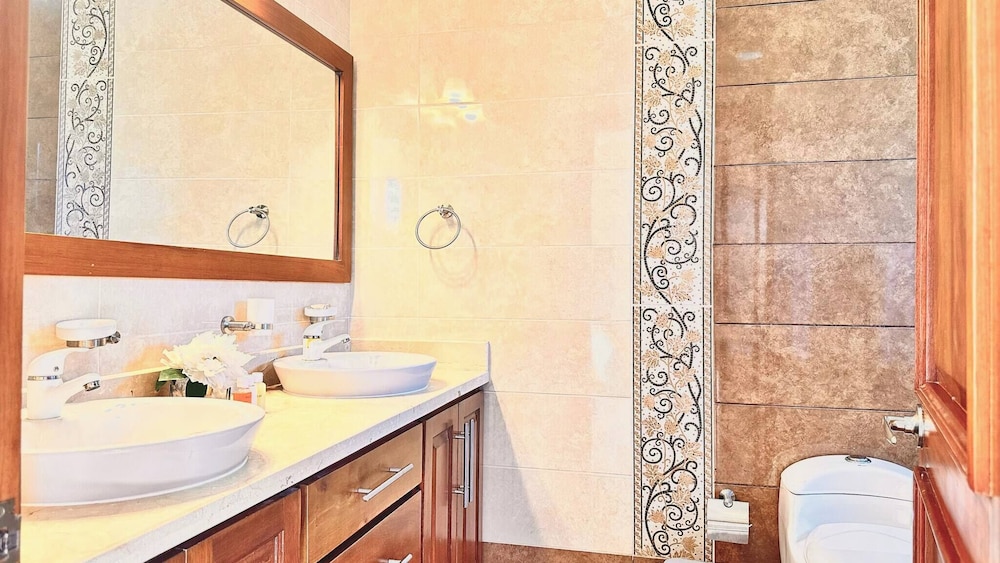 Villa With Pool in Santa Fe