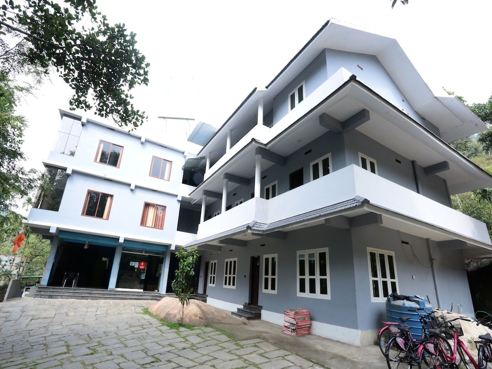 OYO 10387 Edakkal Holiday Home