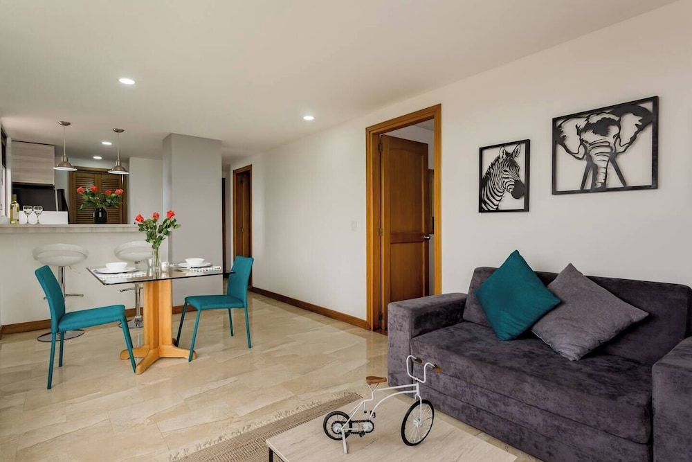 Edificio Alcazar de Oviedo BY Host Medellin