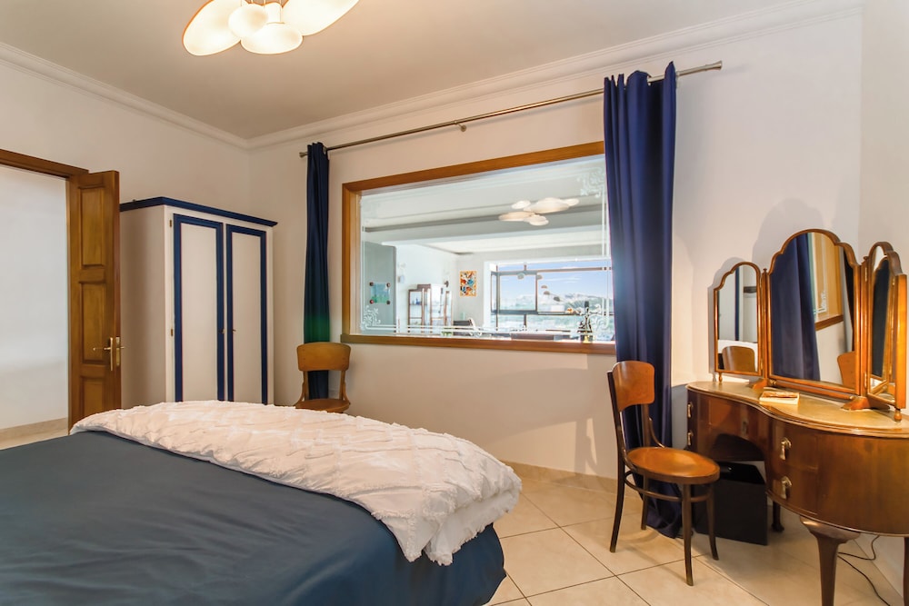A Magnificent Sunny Seafront Apart Sliema