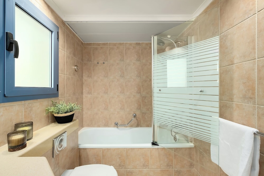 Royal Park Apt Resort by Sea N Rent
