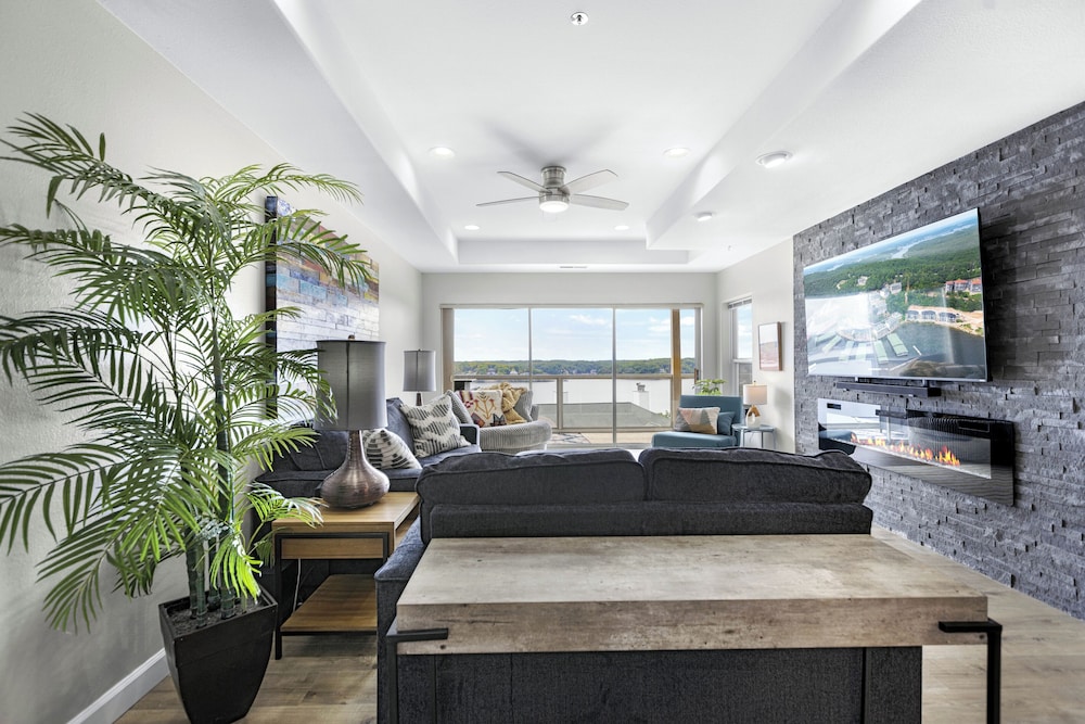 Emerald Bay Oasis Sleeps 6!
