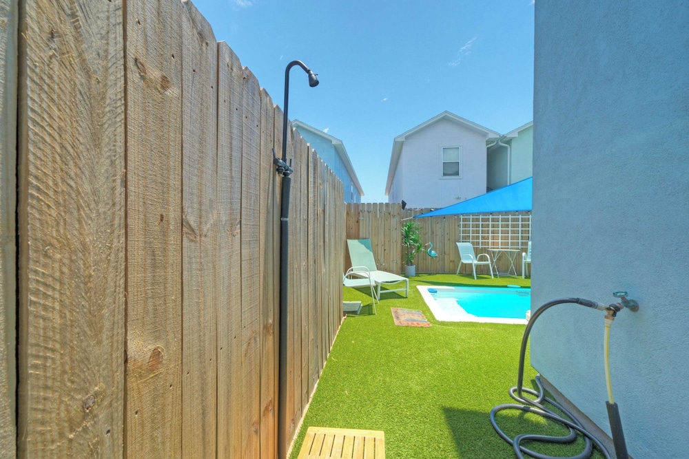 Peaceful Paradise Private Pool, Balcony Views + 5 Mins to Whitecap Beach