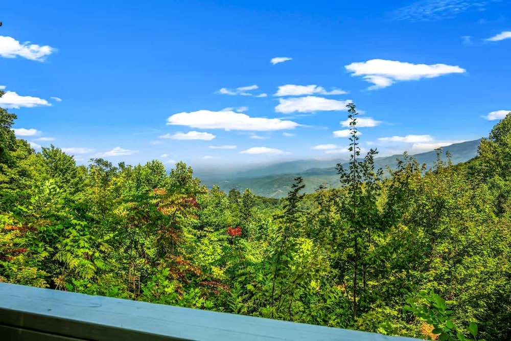180 Views Sleeps 7 Private Hot Tub Full Kitchen