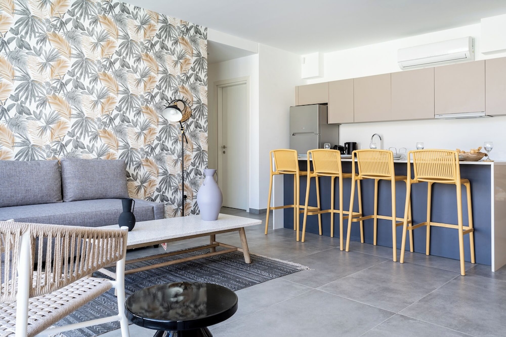 Blu Horizon - Stylish Living with Pool & Balconies in Protaras
